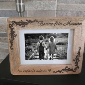 Cadre Photo en Bois Gravé Personnalisé – "Bonne fête Maman" – Artisanat Français