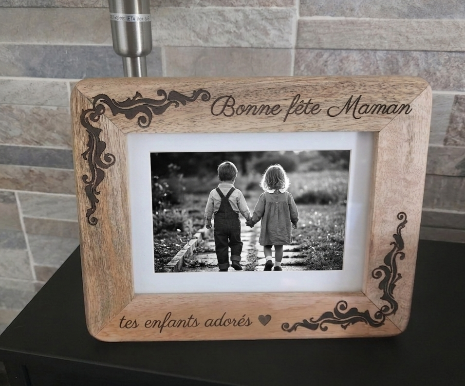 Cadre Photo en Bois Gravé Personnalisé – "Bonne fête Maman" – Artisanat Français